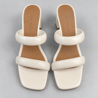 Zapatilla charol latte
